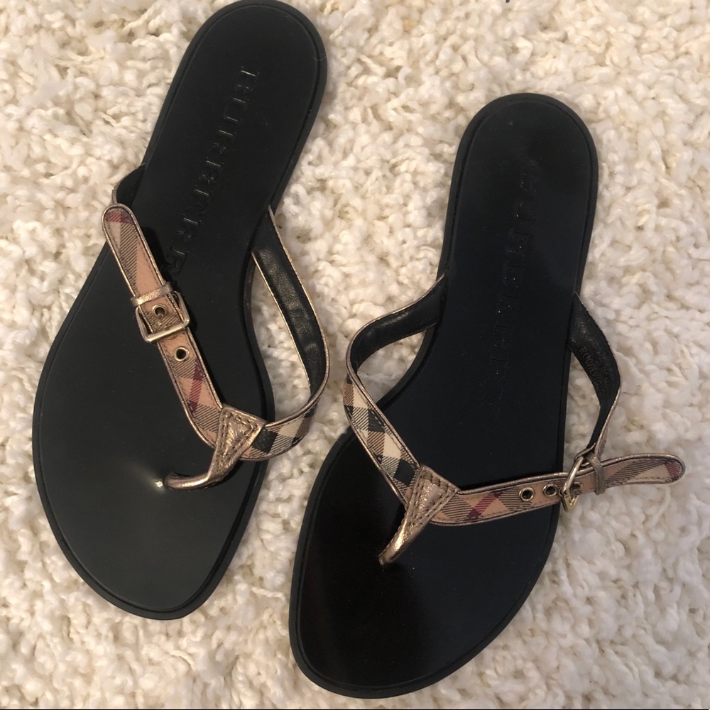 [Burberry] Flip Flops Size 36 fits size 7